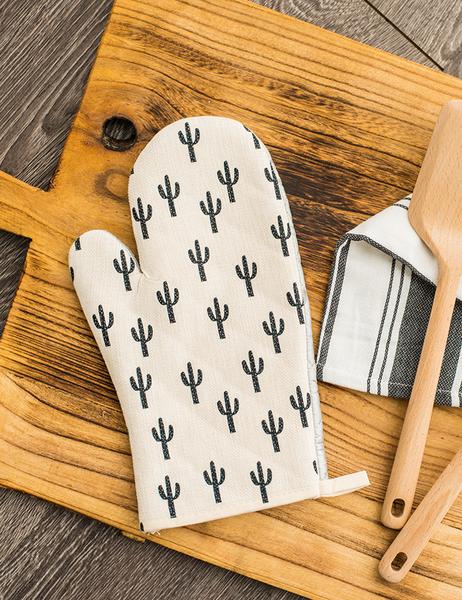 White and Black Saguaro Oven Mitt